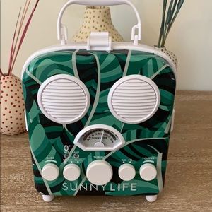 Speaker with radio, Bluetooth and AUX connection